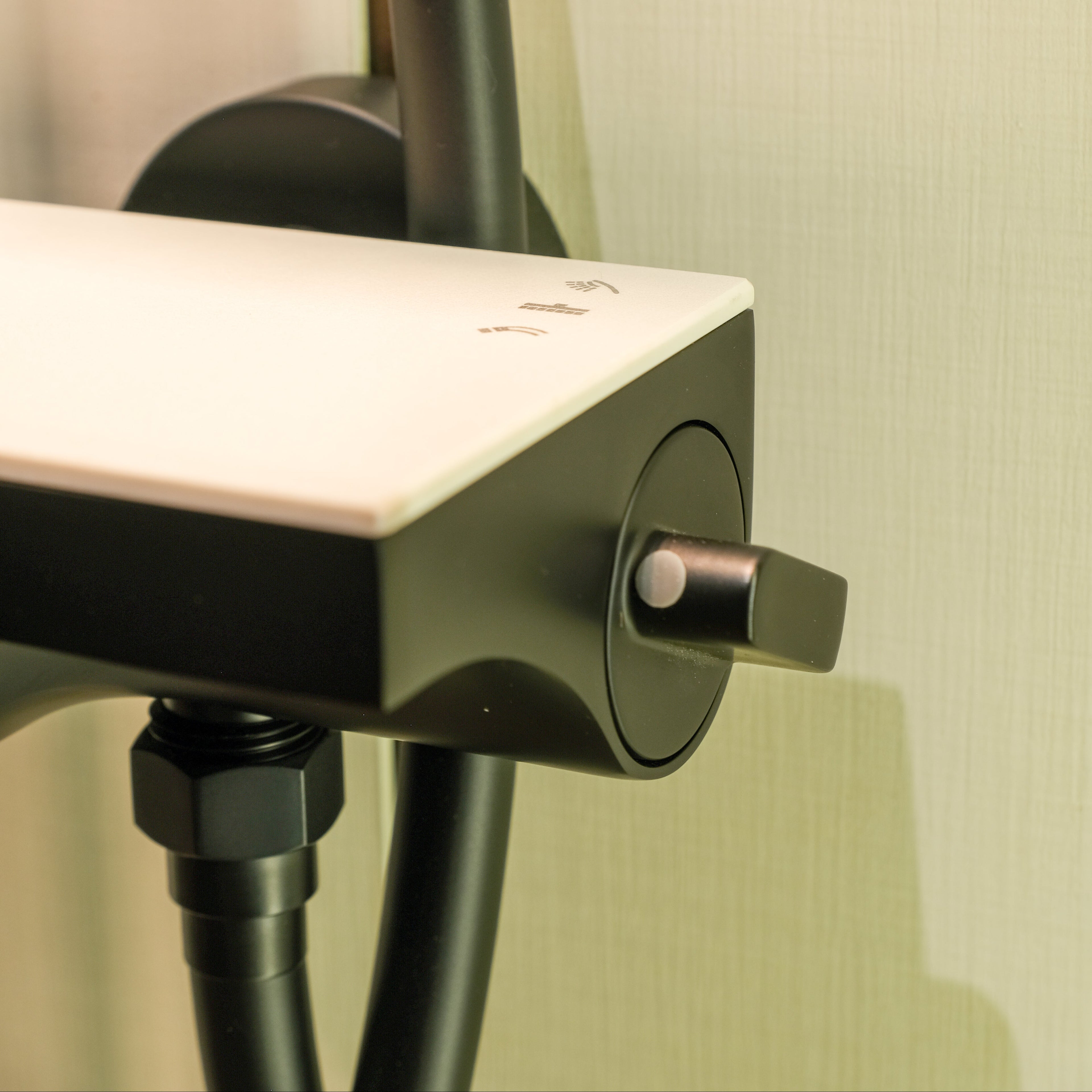 Sen tắm cây Casalux đen nhám CLSD03