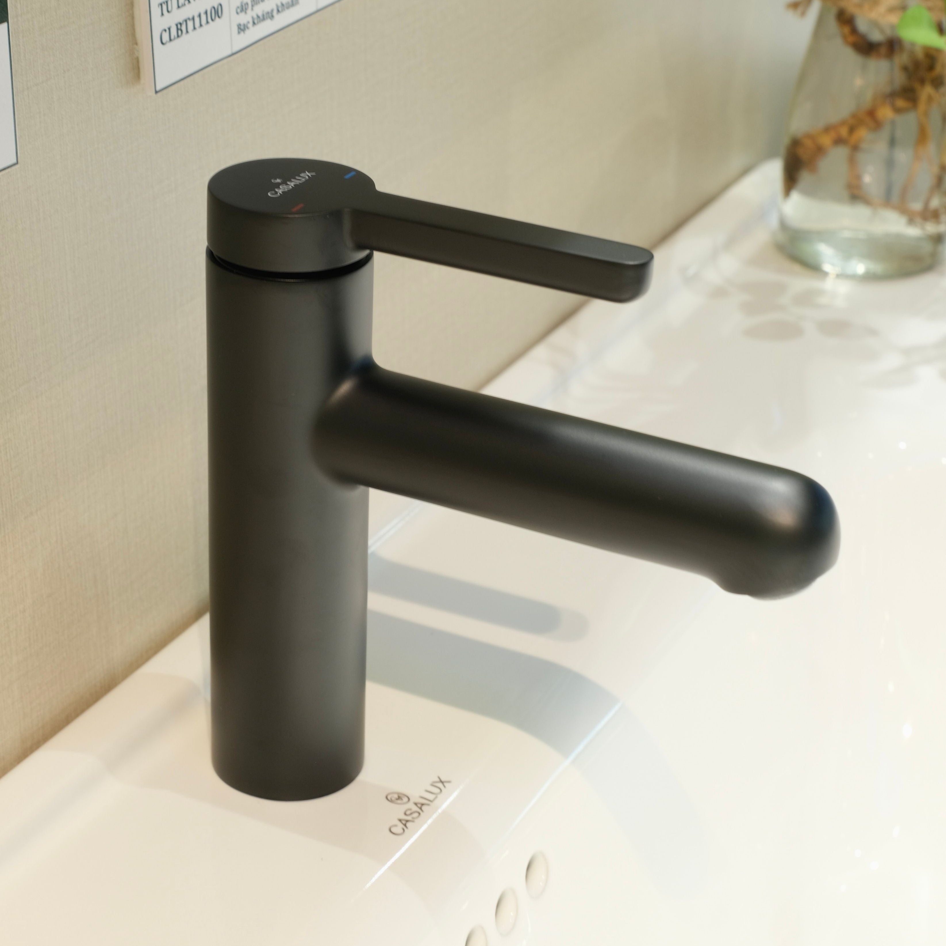 Vòi lavabo Casalux thấp đen nhám CLVDT04